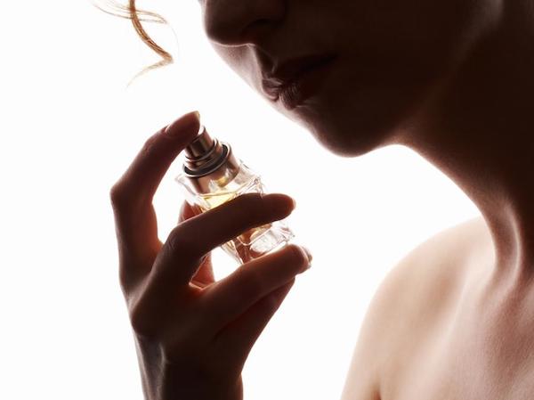 Маслянные духи на основе эфирных масел отличаются особенно глубокими и тонкими ароматами, в отличии от парфюмов на основе спиртовых отдушек